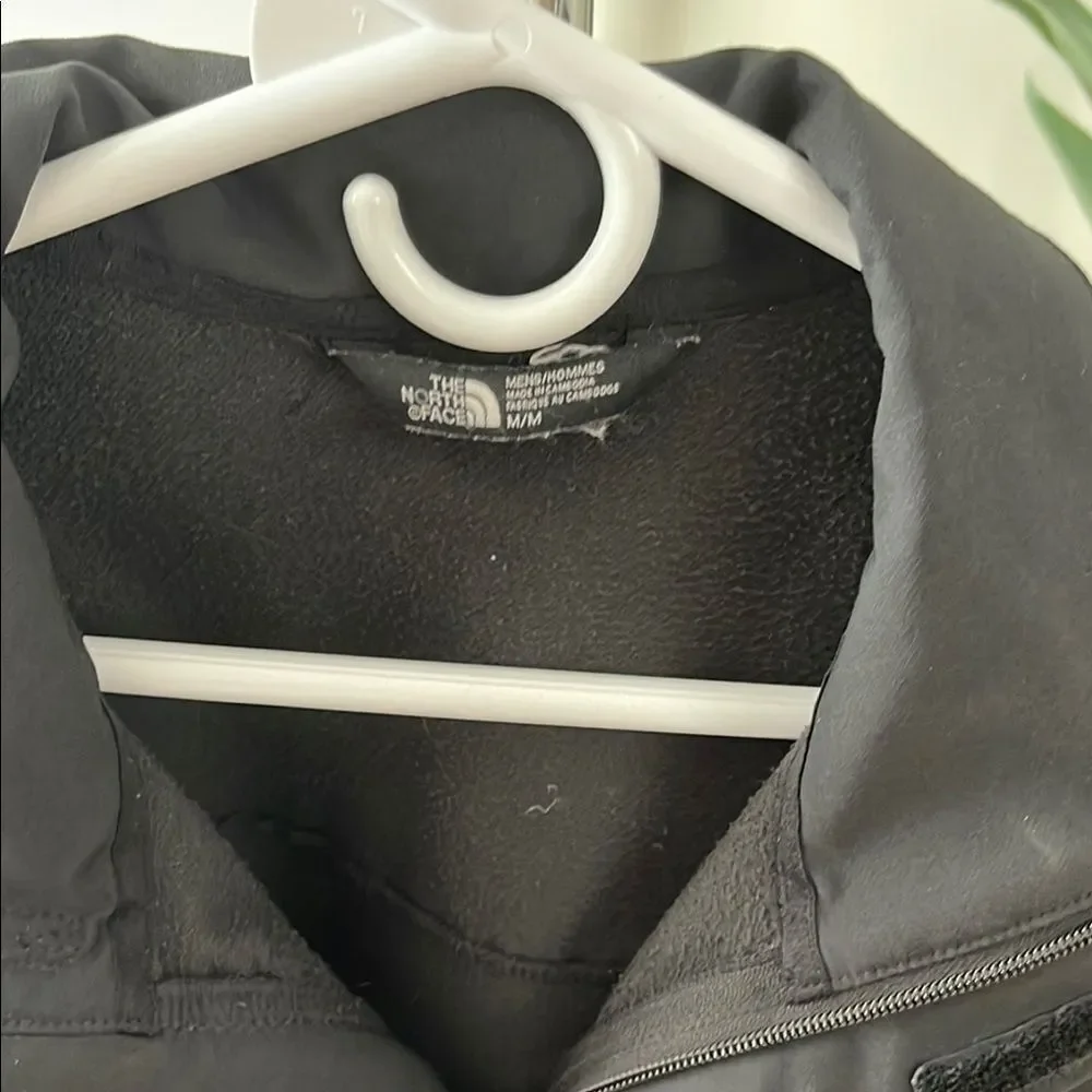 The North Face Black Performance Jacket for Versatile Outdoor Use
